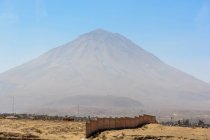 Peru, Landscape with Arequipa village by active volcano Misti — Stock Photo