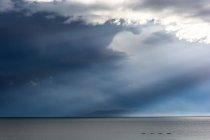 Перу, Пуно, Озеро Титикака, живописный вид в бурную погоду — стоковое фото
