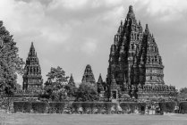 Indonesia, Java Tengah, Kabudaten Klaten, Prambanan, el único templo hindú de Java. - foto de stock