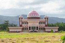Indonesia, Maluku Utara, Kabupaten Halmahera Timur, moschea in natura nella città di Maba sul Molikken settentrionale — Foto stock