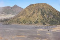 Indonesia, Java Timur, Probolinggo, Camping al pie del volcán Batok - foto de stock
