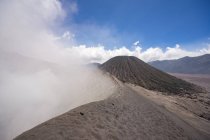 Indonesia, Java Timur, Probolinggo, Volcano Bromo smoking crater and and Batko volcano view — Stock Photo