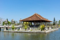 Indonesia, Bali, Karangasem, Pavilion in the water castle Abang at the sea — Stock Photo
