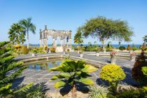 Indonesia, Bali, Karangasem, Vista panoramica dal castello d'acqua Abang al mare — Foto stock