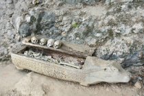 Indonésie, Sulawesi Selatan, Toraja Utara, Torajaland, crânes et os, tombes rupestres, culte de la mort — Photo de stock