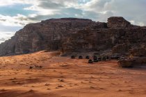 Jordania, Aqaba Gouvernement, Wadi Rum, Wadi Rum es un altiplano desértico en el sur de Jordania. Pertenece al Patrimonio Natural de la Humanidad de la UNESCO. Fue conocida como la sede de la película 