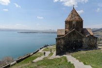 Armenia, provincia de Gegharkunik, Sevan, monasterio Sevanavankh - foto de stock