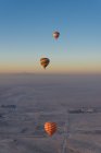 Égypte, Gouvernement de la Nouvelle Vallée, vol en montgolfière au-dessus de Louxor — Photo de stock