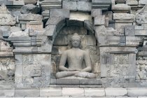 Indonesia, Java Tengah, Magelang, Buddhist temple, statue in the temple complex of Borobudur — Stock Photo