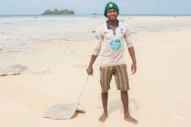 Retrato de pescador na praia em Ray Fang, Zanzibar City, Zanzibar, Tanzânia
, — Fotografia de Stock