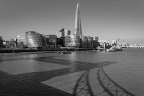 Royaume-Uni, Angleterre, Londres, Vue de l'immeuble de bureaux Thames — Photo de stock
