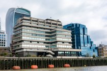 Reino Unido, Inglaterra, Londres, Thames Office Building - foto de stock