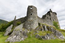 Reino Unido, Escocia, Argyll and Bute, Dalmally, Loch Awe, Kilchurn Castle vista inferior - foto de stock