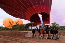Men preparing balloon for flight, Old Bagan, Mandalay region, Myanmar — Stock Photo