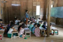 Myanmar, Mandalay Region, Taungtha, children at taung ba primary school — Stock Photo
