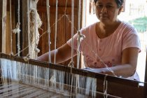 Myanmar (Burma), Shan, Taunggyi, Lotus silk weaving — Stock Photo