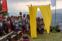 KABUL BULELENG, BALI, INDONESIA - AUGUST 17, 2015: performance of the Ramayana epic by the local dance school. Local performers by yellow curtain — Stock Photo