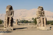 Egipto, Nuevo Valle Gouvernement, El Memnon Colossi en Tebas-Oeste - foto de stock