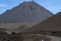 Kap Verde, Fogo, Santa Catarina, Touristengruppe auf dem Weg zum Vulkan Fogo — Stockfoto