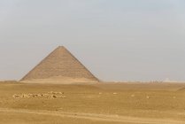 Egito, Gizé Gouvernement, Dahshur, A pirâmide vermelha, a primeira pirâmide egípcia pura — Fotografia de Stock