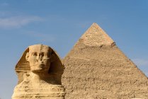 Égypte, gouvernement de Gizeh, Gizeh, la pyramide de Gizeh et le grand sphinx — Photo de stock