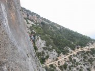 Italia, Sardegna, Arrampicata su ripida parete rocciosa, Arrampicata su ripida parete rocciosa — Foto stock