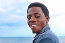 Retrato de hombre africano, Isla de Pemba, Zanzíbar, Tanzania - foto de stock