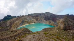 Indonésia, Nusa Tenggara Timur, Kabupaten end, água azul-turquesa no Parque Nacional Kelimutu, Flores — Fotografia de Stock