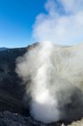 Indonesia, Giava, Probolinggo, Fumo cratere di vulcano Bromo — Foto stock