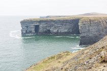 Irland, county clare, kilbaha, felsküste in irland am meer bei aill na brun — Stockfoto