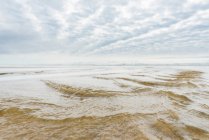 États-Unis, Oregon, Cannon Beach, Ciel couvert sur la plage de sable — Photo de stock