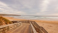 Australien, Victoria, Ventnor, Holzsteg zum Strand, große Meeresstraße, Phillips-Insel — Stockfoto