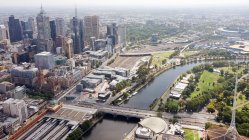 Australie, Victoria, Southbank, Sur l'Eurika Skydeck 88 au milieu de Melbourne, vue aérienne sur le paysage urbain — Photo de stock