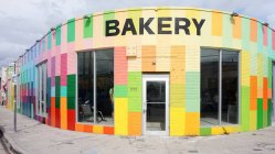 Estados Unidos, Florida, Miami, Una panadería colorida, Wynwood Walls - foto de stock