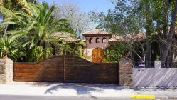 États-Unis, Floride, Key West, Vue sur villa avec jardin splendide — Photo de stock