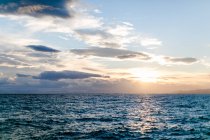 Grecia, Ática, Paleo Faliro, vista al mar al atardecer - foto de stock