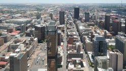 Sudáfrica, Gauteng, Johannesburgo, vista de la ciudad desde la Torre Carlton en Johannesburgo - foto de stock