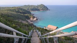 Malaysia, Terengganu, Kuala Besut, Perhentian Kecil Island, stairs down to the beach, aerial seascape view — Stock Photo