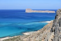 Griechenland, Beton, Felsen am Strand von Balos bei strahlendem Sonnenschein — Stockfoto