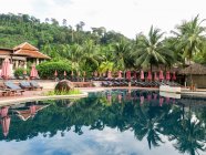 Thailand, Chang Wat Phang-nga, Tambon Khuekkhak, Pool at Laguna Resort in Khao Lak — Stock Photo