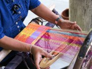 Woman working with Weaving Loom in Khao Lak, Tambon Khuekkhak, Chang Wat Phang-nga, Thailand — Stock Photo