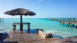 Bahamas, Grande Exuma, Staniel Cay, Mar Turquesa em frente a Staniel Cay — Fotografia de Stock