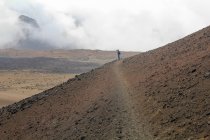 USA, Hawaii, Kula, Tourist on the way to volcano crater — Stock Photo