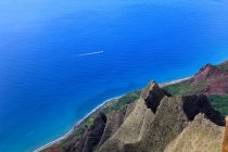 США, Гавайи, Капаа, The Kalalau Valleyby the sea aerial view — стоковое фото