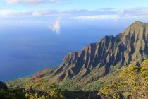 Соединенные Штаты Америки, Hawaii, Kapaa, The Kalalau Valley, beginning of Jurassic Park — стоковое фото