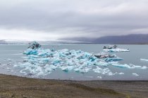 Scenic view of glacier Vatnajokull and mountains, Iceland — Stock Photo
