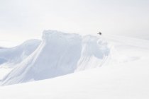 Antartide, panoramico paesaggio innevato nella luminosa giornata di sole — Foto stock