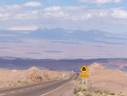 Чили, Region de Antoffesta, Вид дороги из Чили в направлении San Pedro Desert — стоковое фото