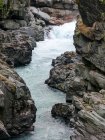 Канада, Британская Колумбия, Альберни-Клейоко, горная река — стоковое фото