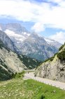 Svizzera, Vallese, Obergoms VS, Passo Furka, paesaggio montano panoramico con strada statale — Foto stock
